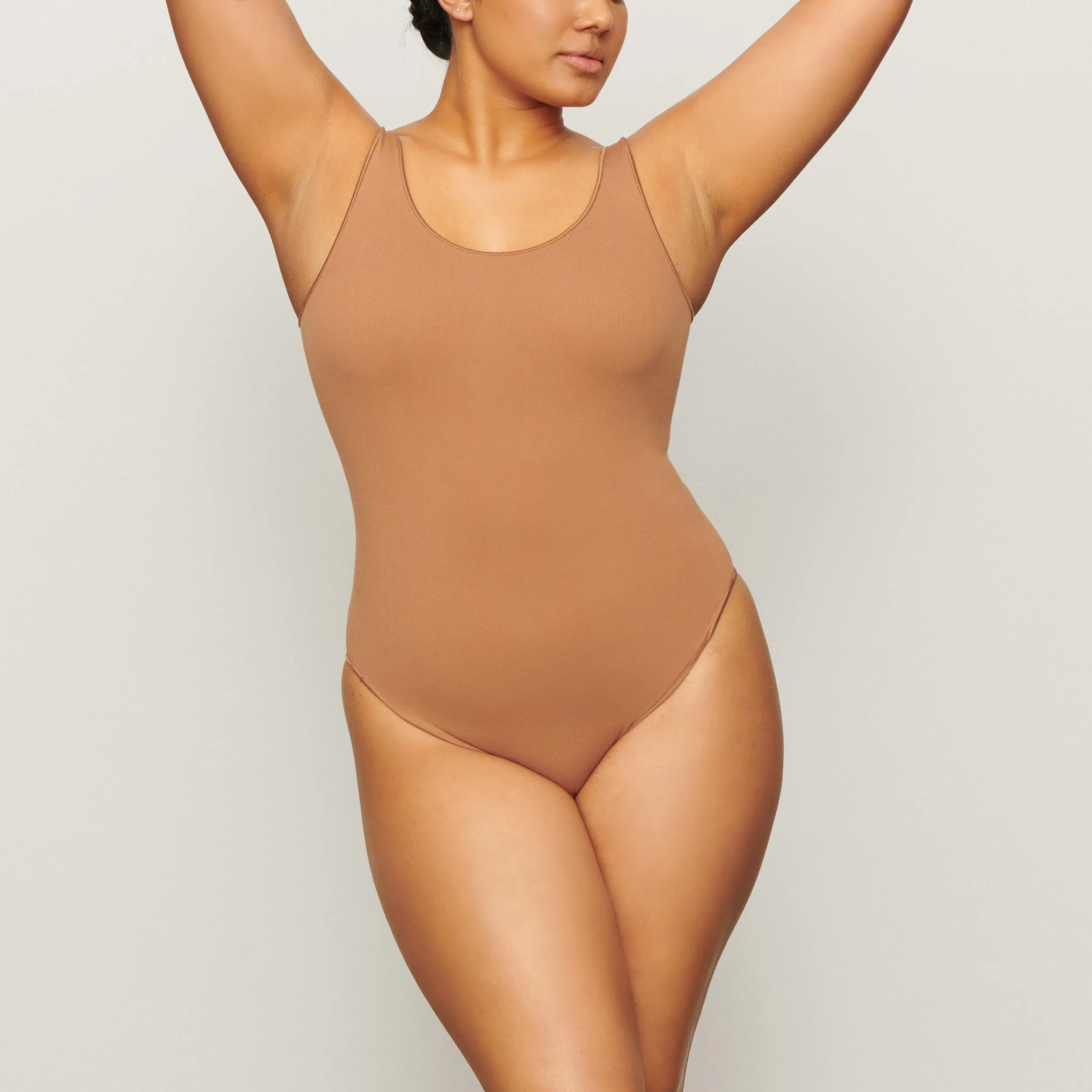 ESSENTIAL SCOOP NECK BODYSUIT | CAMEL