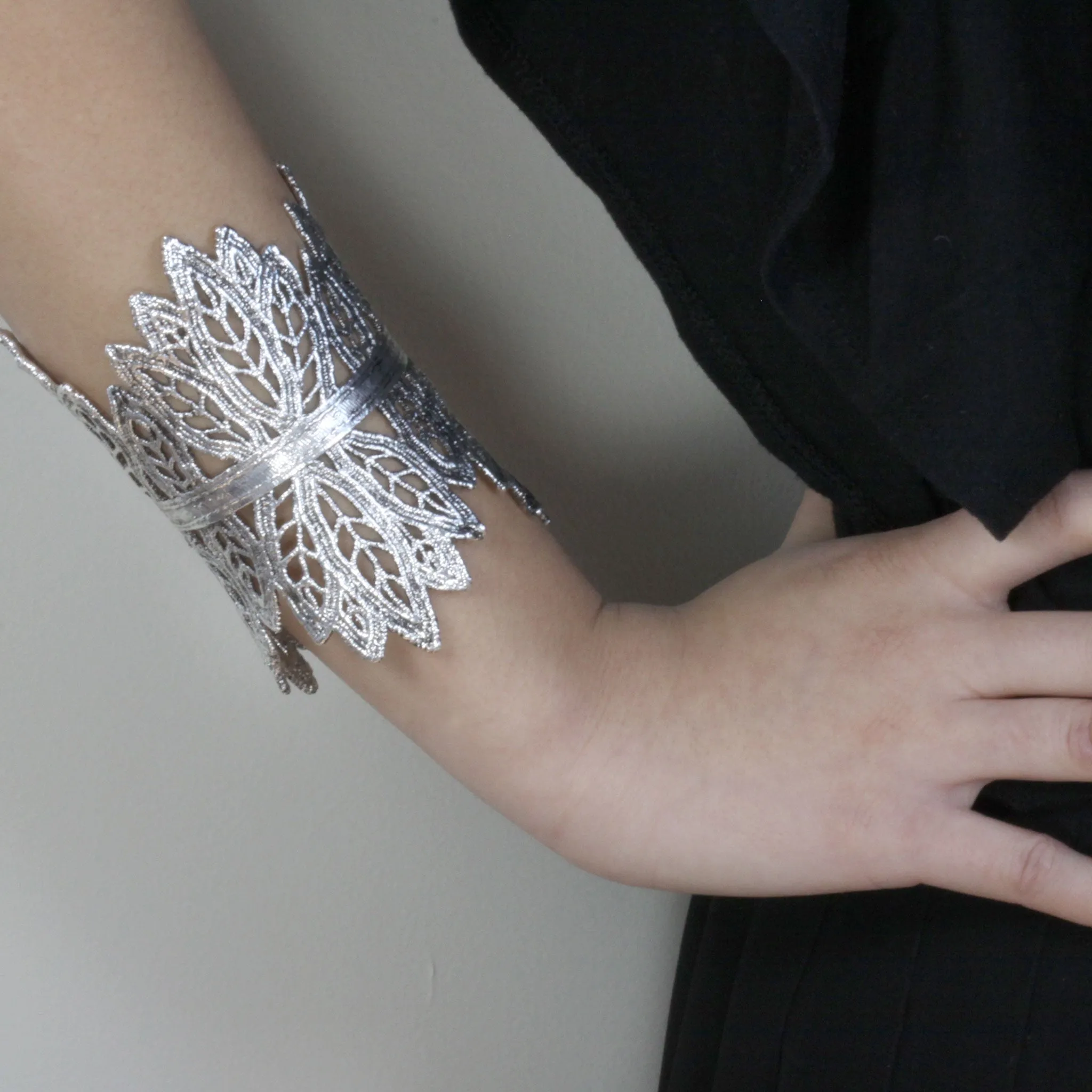 Matilde - Leaf Lace Cuff Bracelet in sterling silver