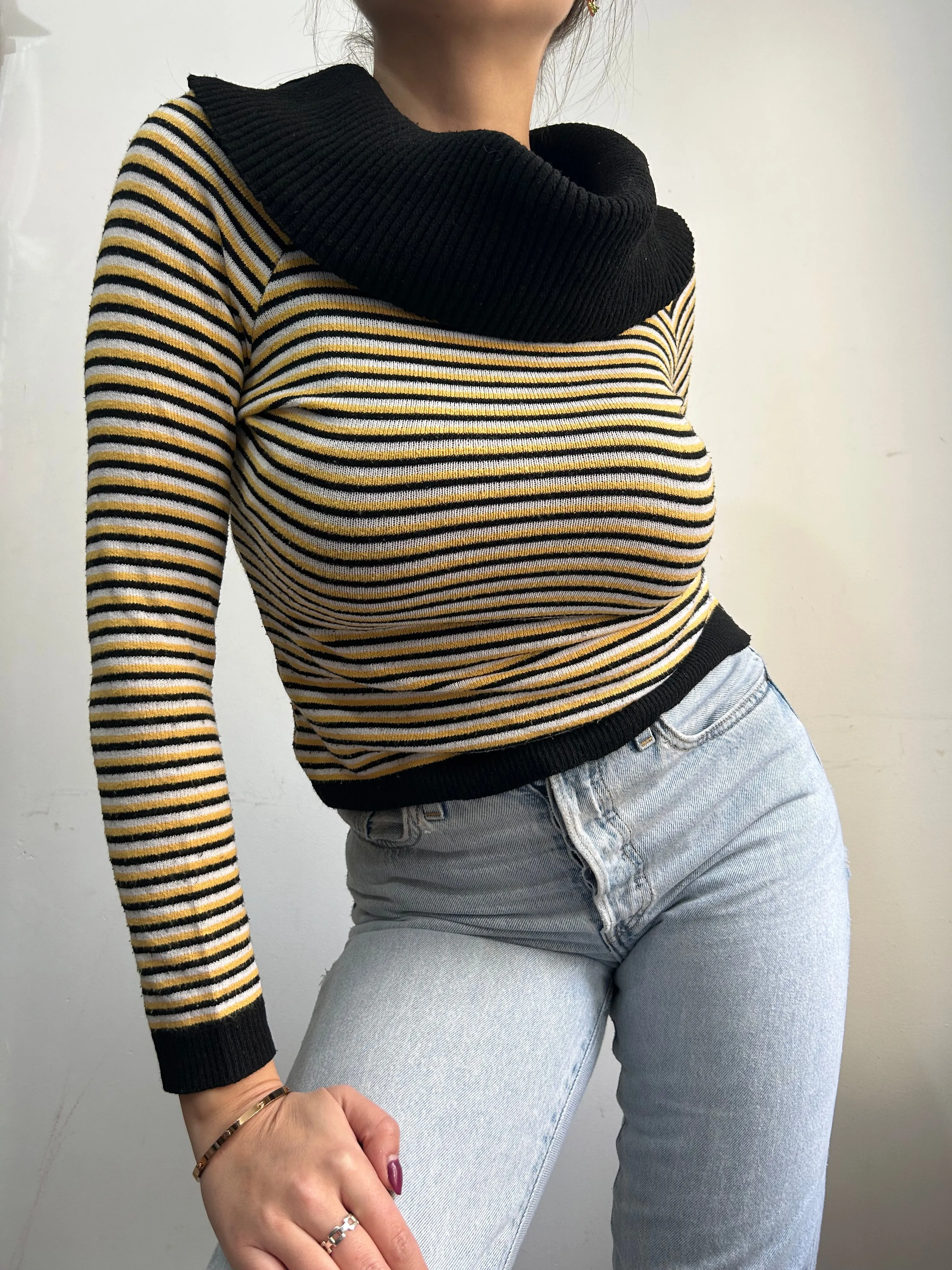 Striped bardot neck yellow & black stretchy y2k jumper (S/M)
