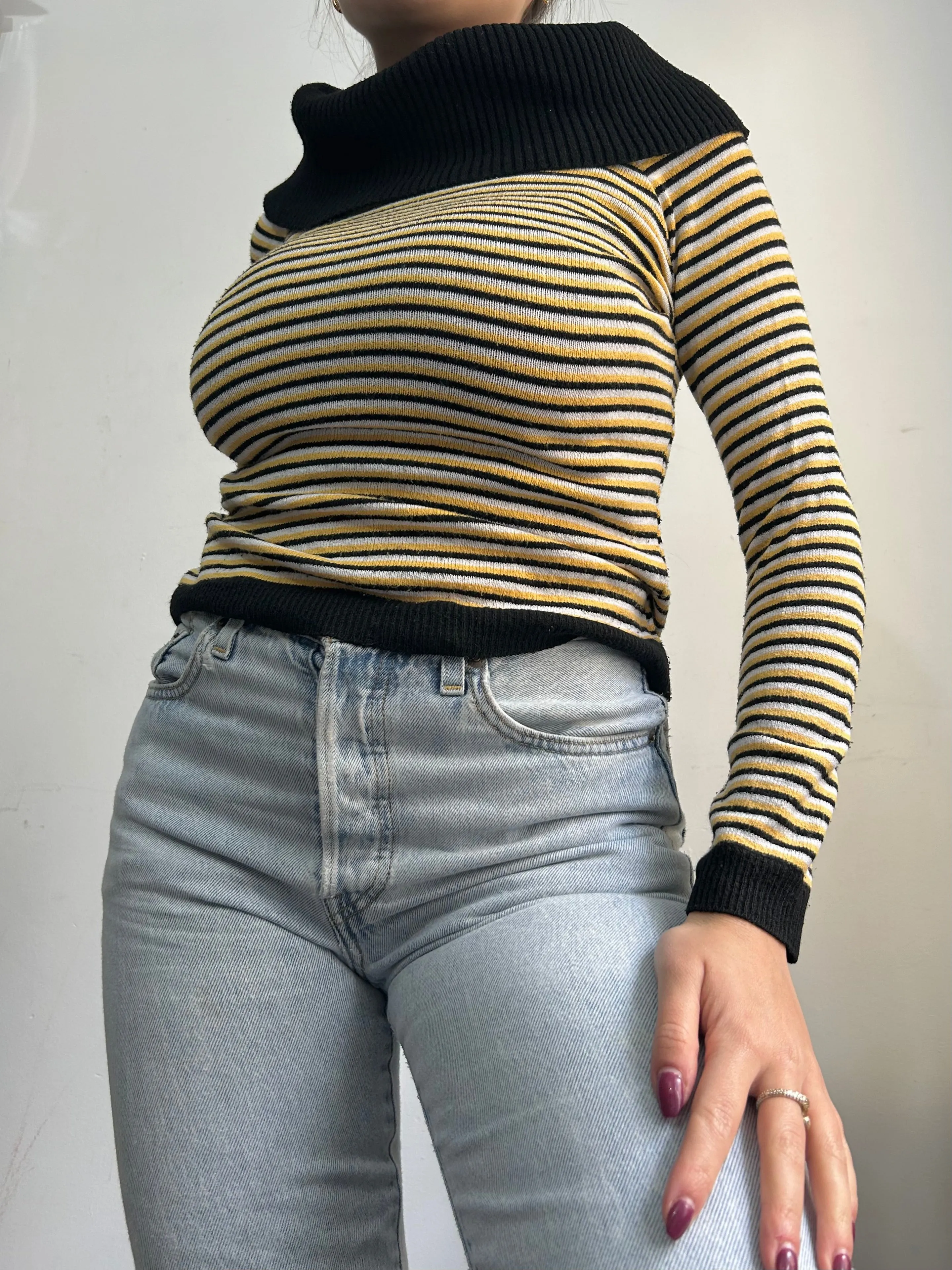 Striped bardot neck yellow & black stretchy y2k jumper (S/M)