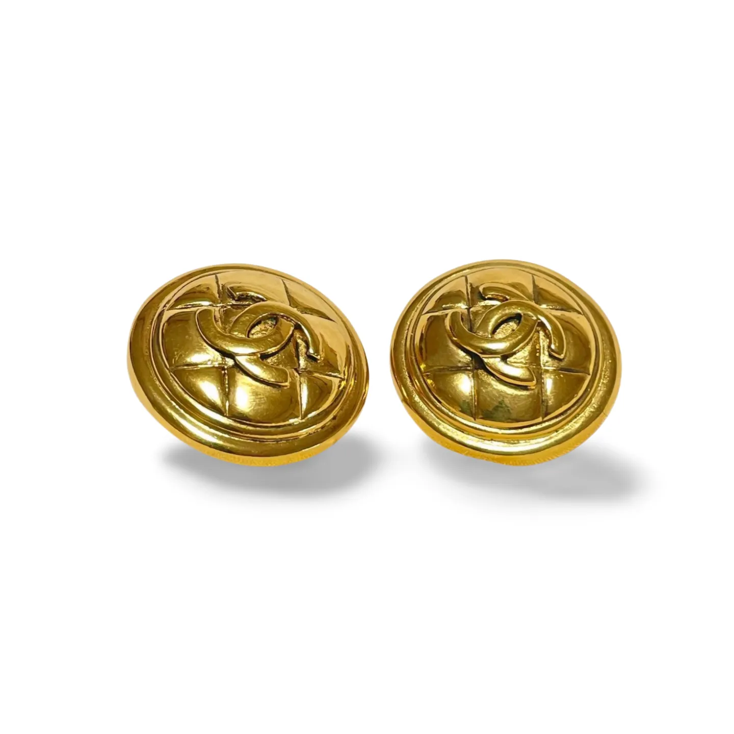 Vintage CHANEL gold tone matelasse round earrings with CC mark. Classic vintage Chanel jewelry. 070217ys1
