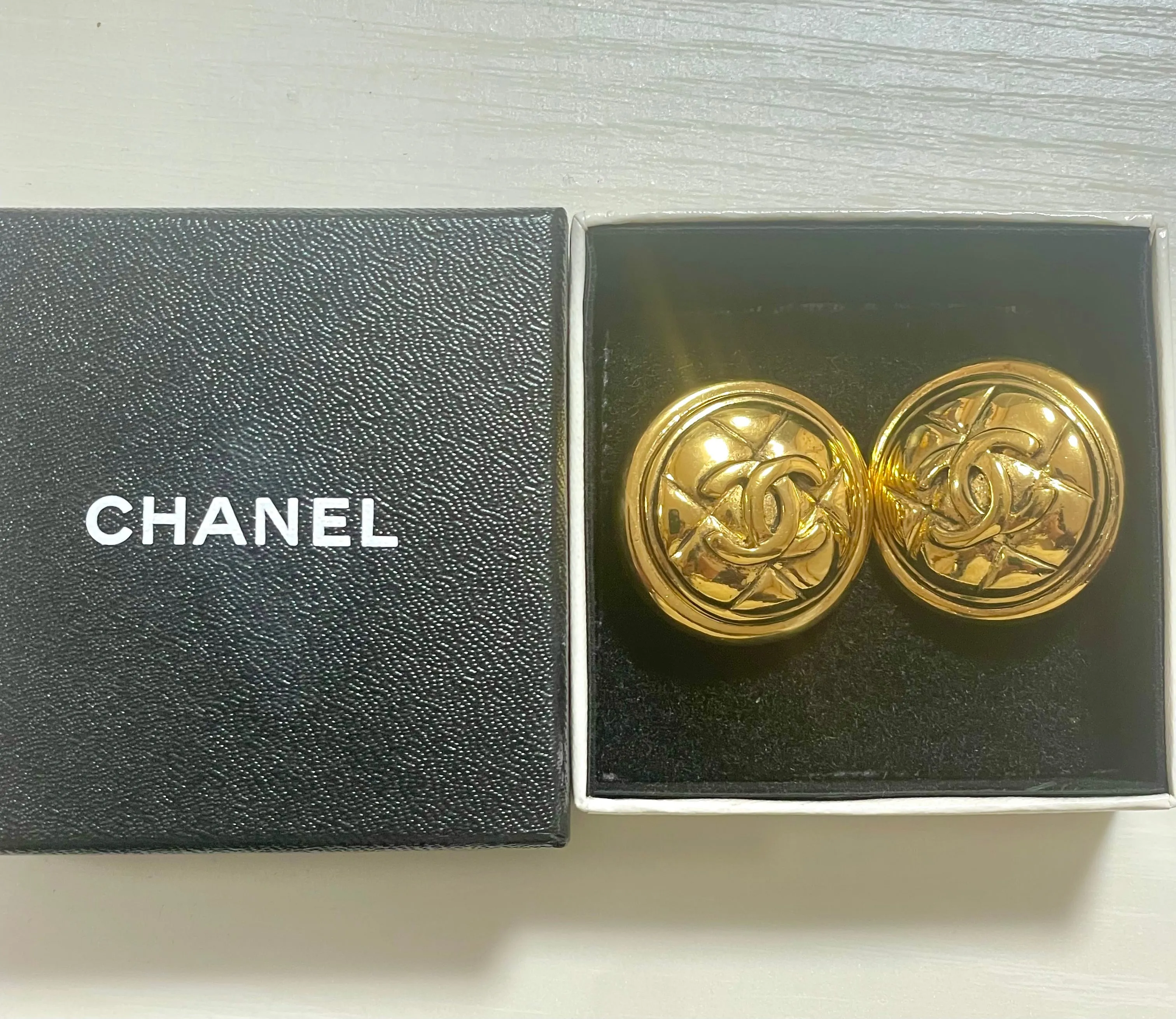 Vintage CHANEL gold tone matelasse round earrings with CC mark. Classic vintage Chanel jewelry. 070217ys1