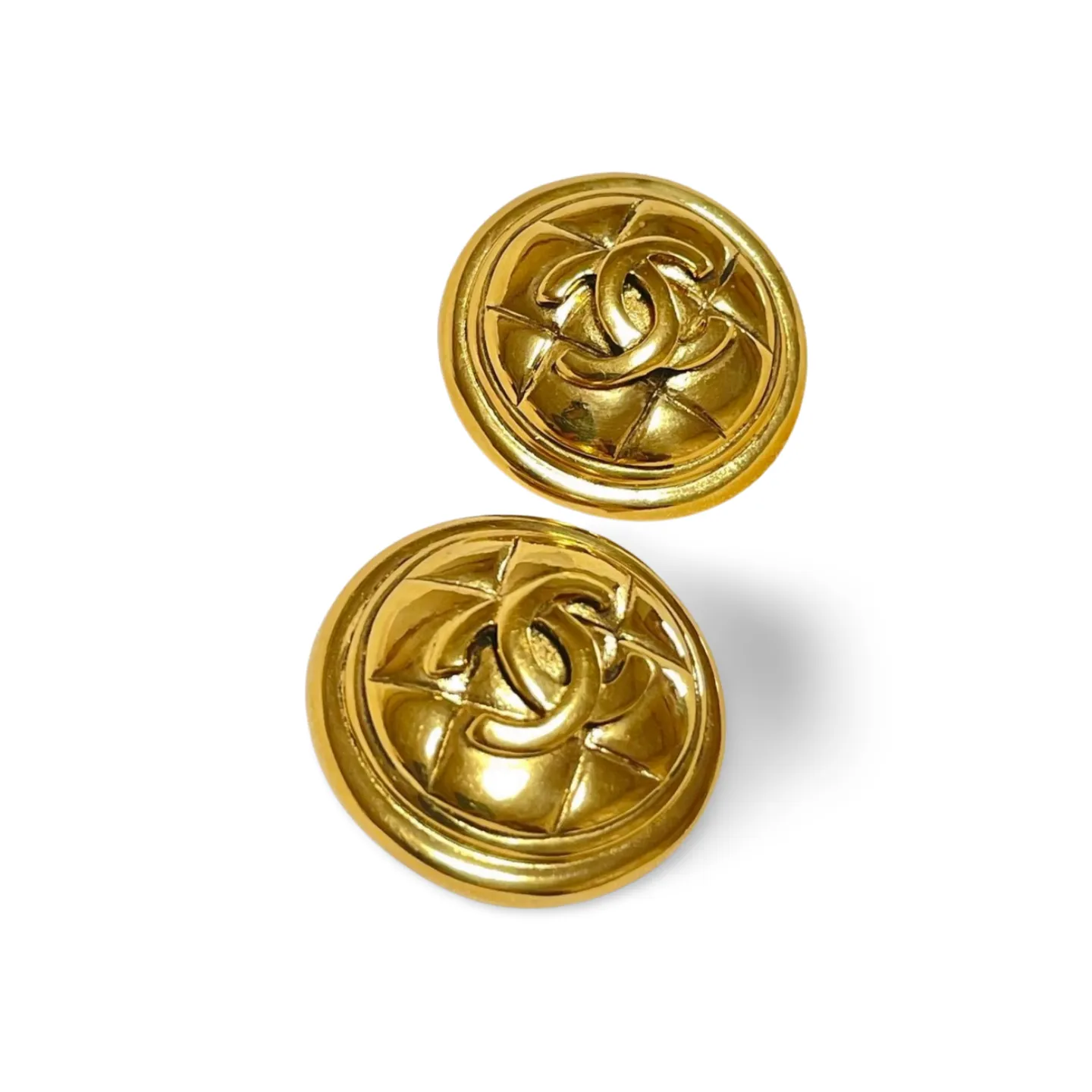 Vintage CHANEL gold tone matelasse round earrings with CC mark. Classic vintage Chanel jewelry. 070217ys1