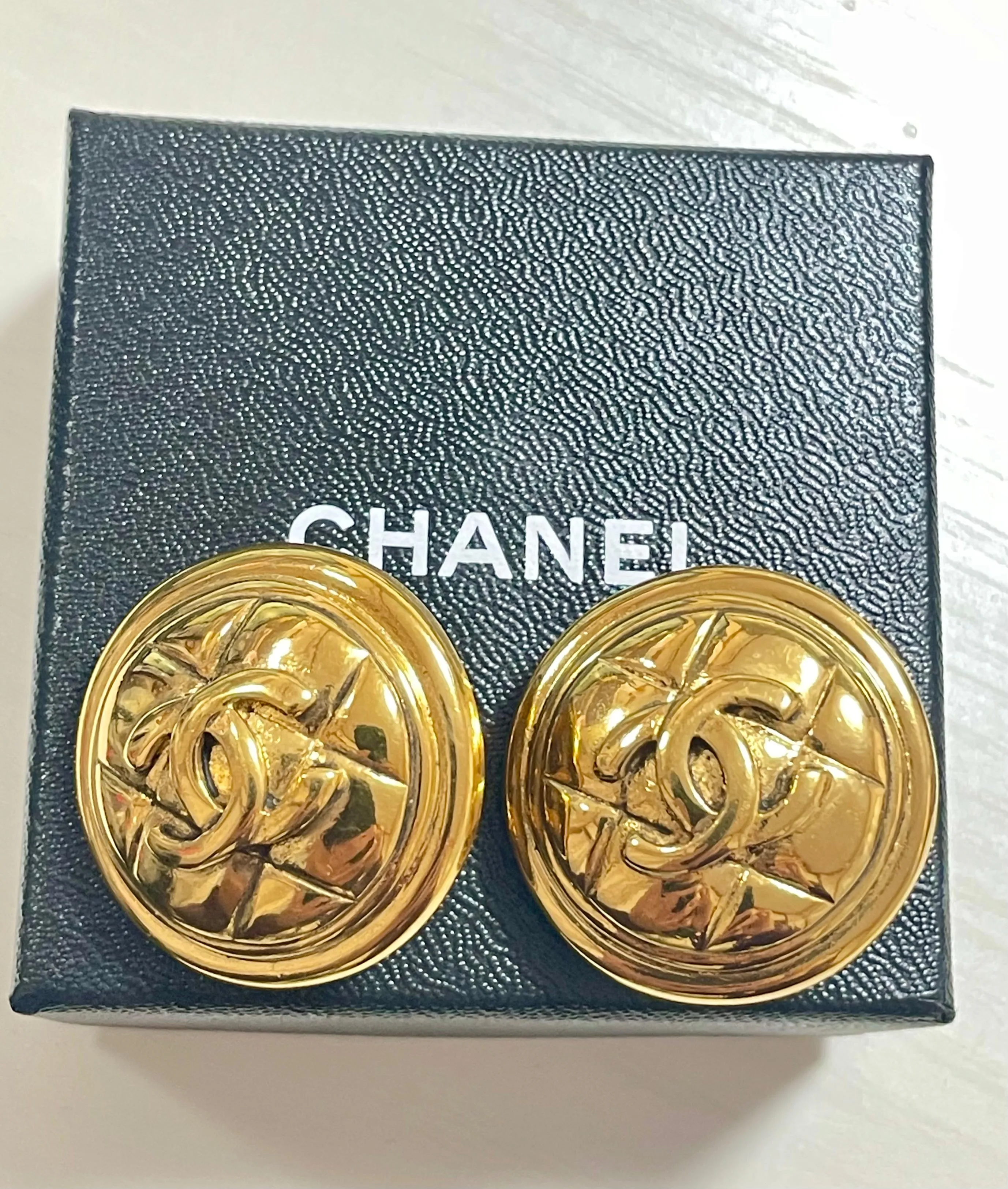 Vintage CHANEL gold tone matelasse round earrings with CC mark. Classic vintage Chanel jewelry. 070217ys1