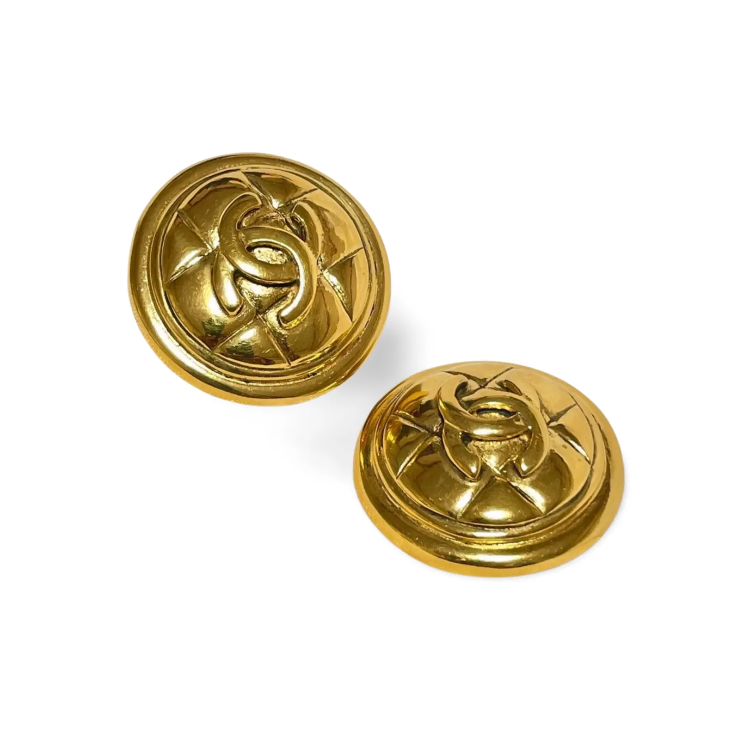 Vintage CHANEL gold tone matelasse round earrings with CC mark. Classic vintage Chanel jewelry. 070217ys1