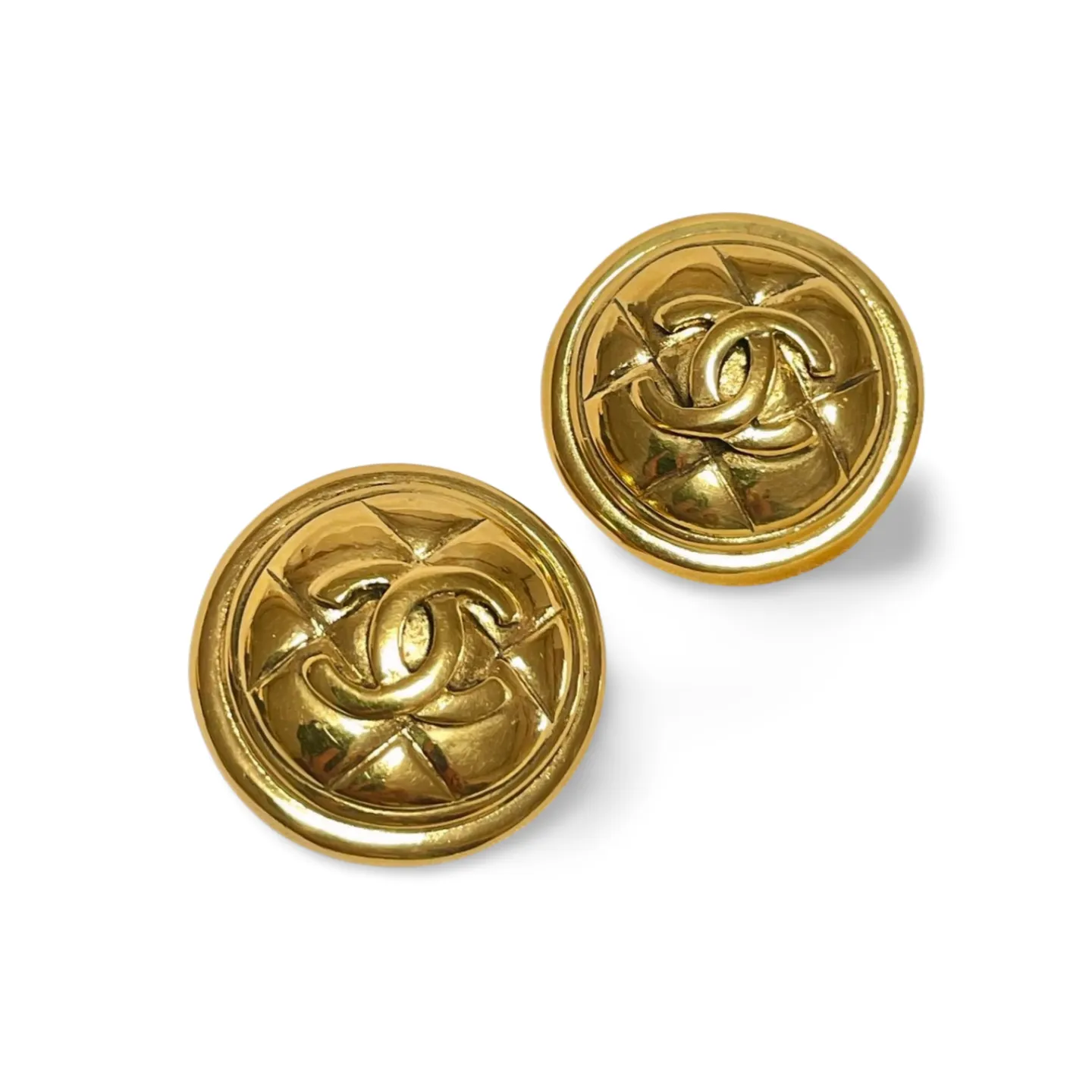 Vintage CHANEL gold tone matelasse round earrings with CC mark. Classic vintage Chanel jewelry. 070217ys1